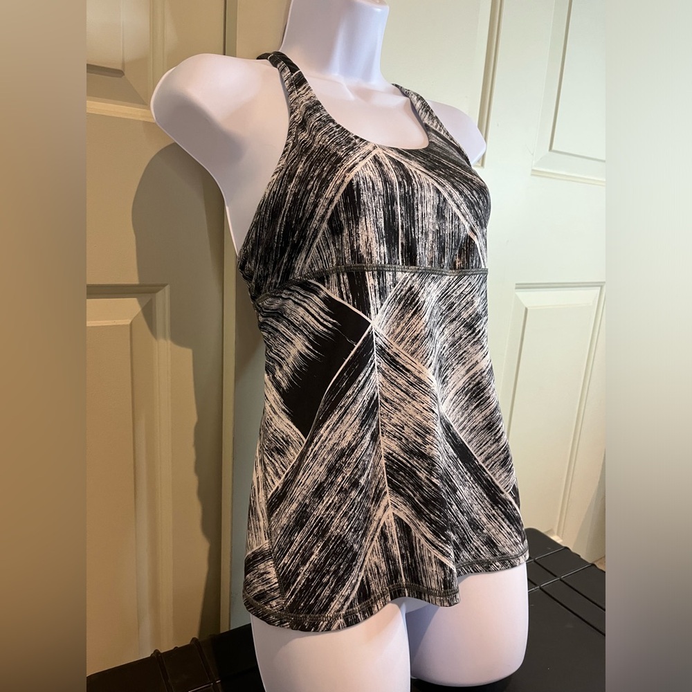 Lululemon Racerback built in bra